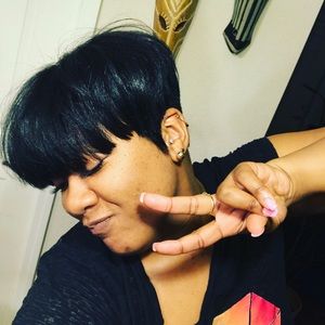 Meet your Posher, Angela